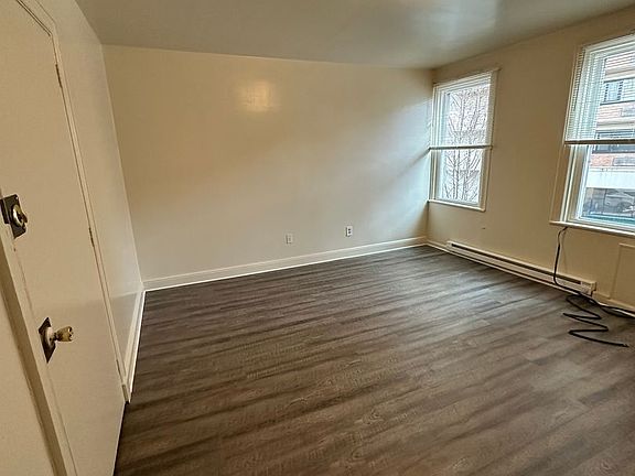 4th image of 400 N 2nd St APT 2