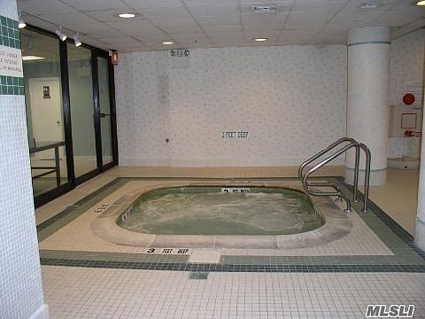 1st image of 207-17 Darren Dr Floor 1