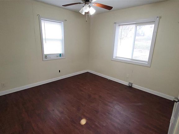 4th image of 2035 Park Ln