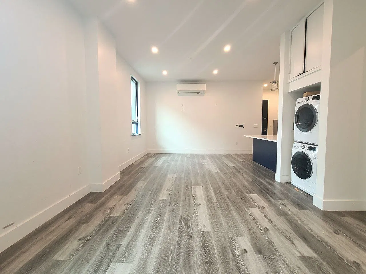 720 Park Ave — Photo 2