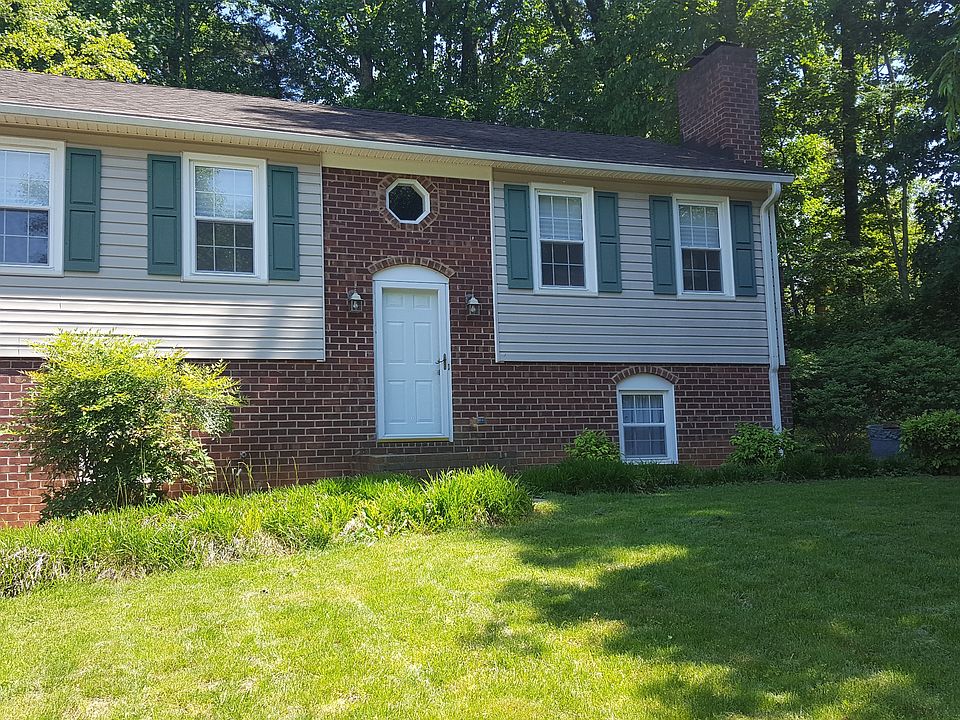 1st image of 1804 Heritage Cir