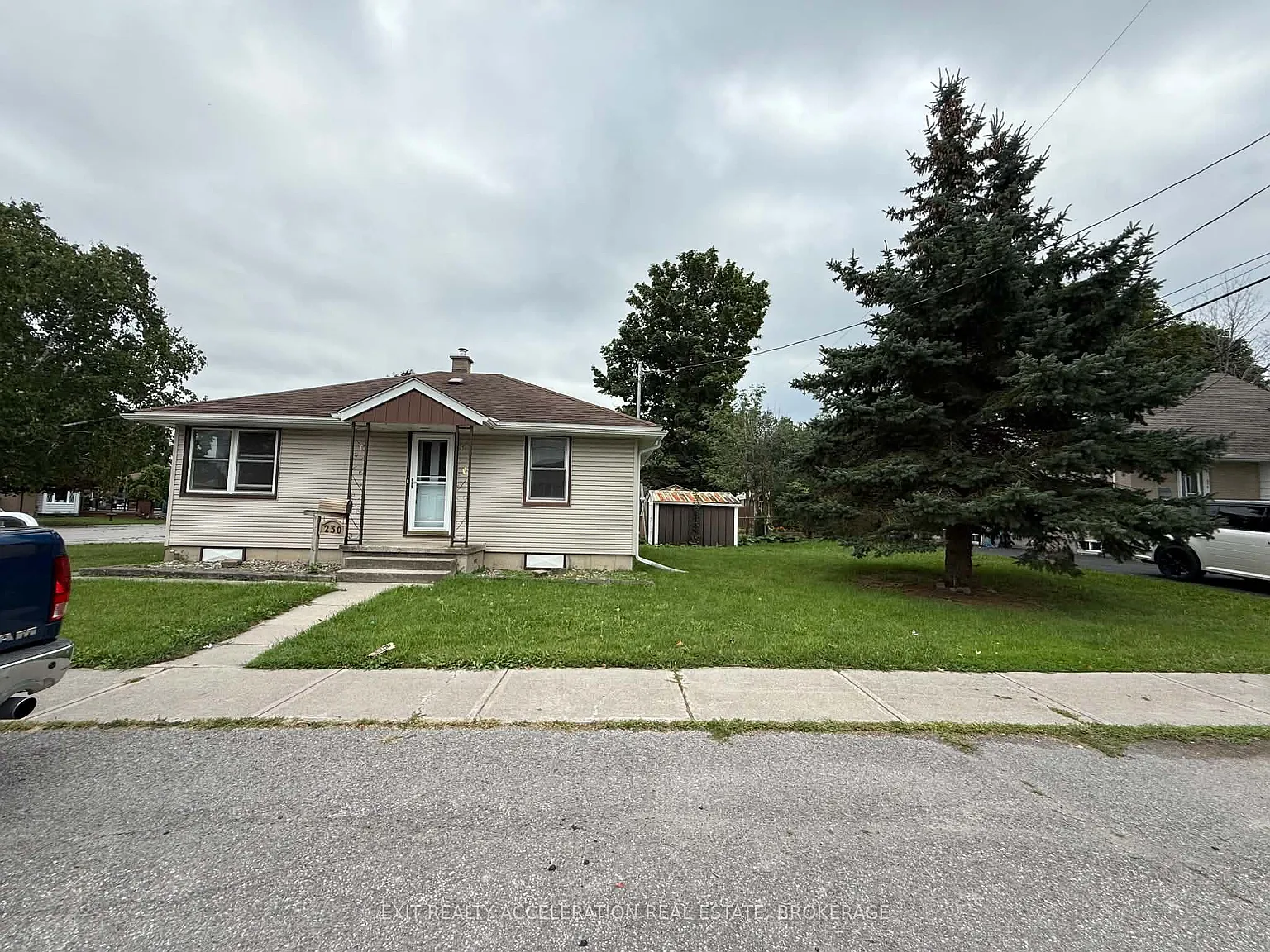 3 bed, $2,400 — Photo 2