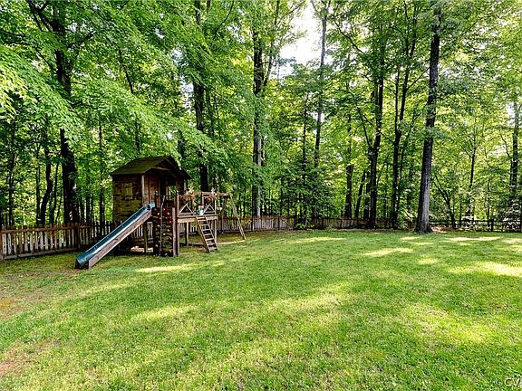 2nd image of 112 Clarendon Ct