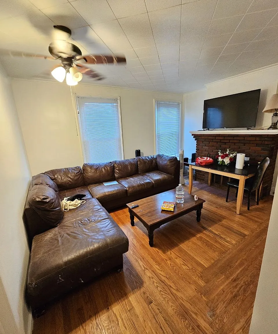 7 bed, 2944 sqft, $600 — Photo 1