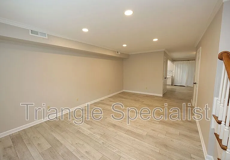 3719 Jamestown Cir — Photo 5