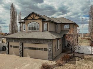 74 S Ingram Close, Red Deer, AB T4R 0A3