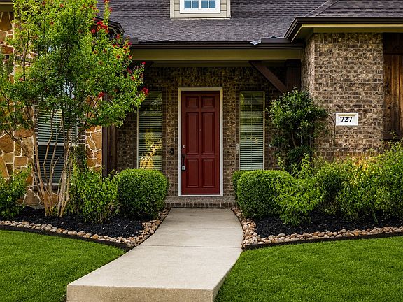 3rd image of 727 Fairfax Ln