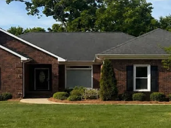 1423 Porch Swing Ln, Matthews, NC 28104