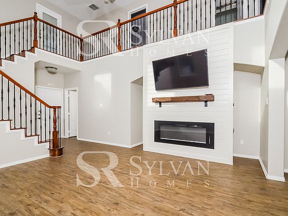3rd image of 9917 Lexington Dr