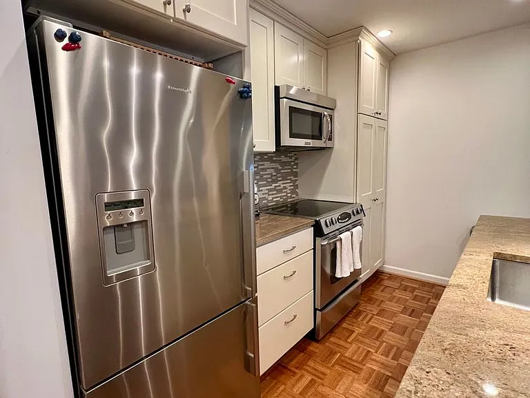 136 N Bread St #422 — Photo 18