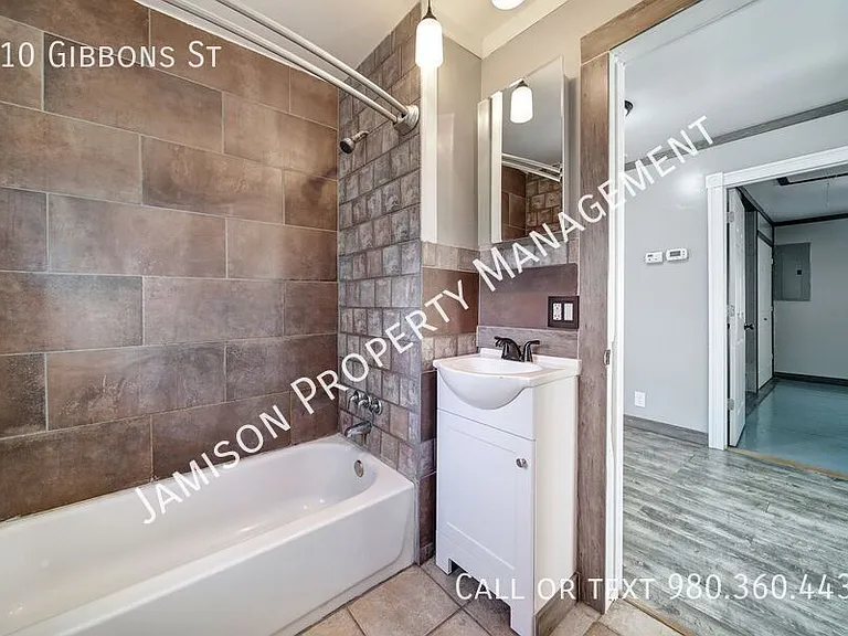 910 Gibbons St — Photo 12