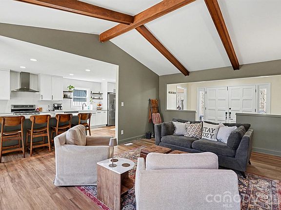3rd image of 1834 Summerhill Dr