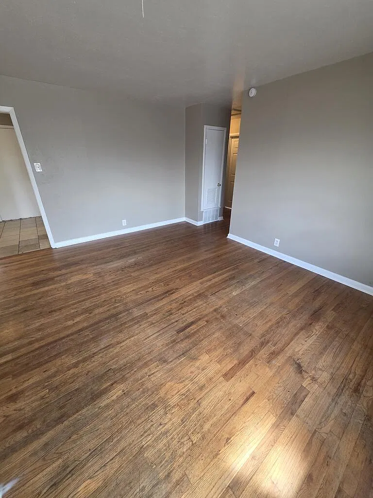 3 bed, 1.5 bath, 1360 sqft, $1,700 — Photo 3