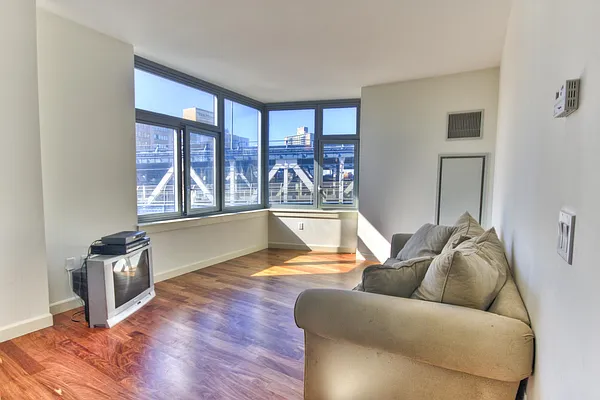 Rented by Corcoran | media 28