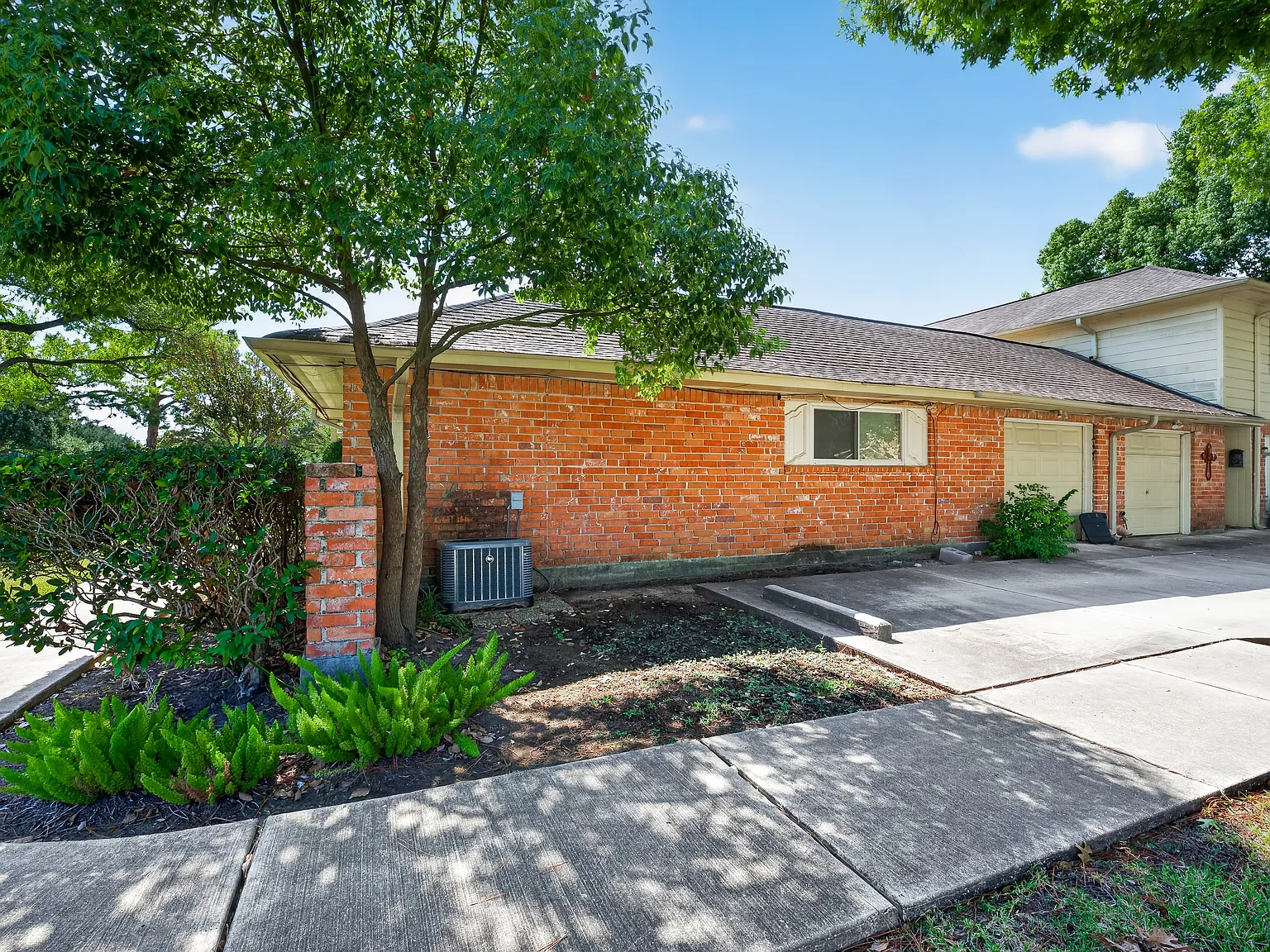 17104 Blackhawk Boulevard — Photo 3