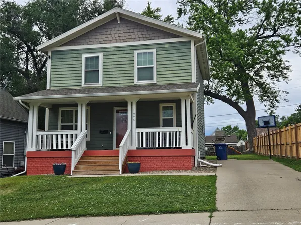 1096 Buchanan St, Des Moines, IA 50316