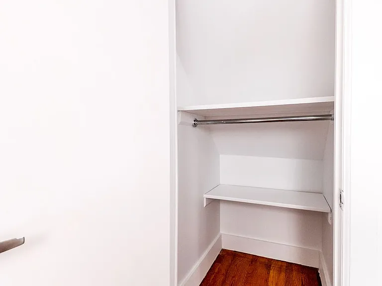 255 Evergreen Ave #B — Photo 4