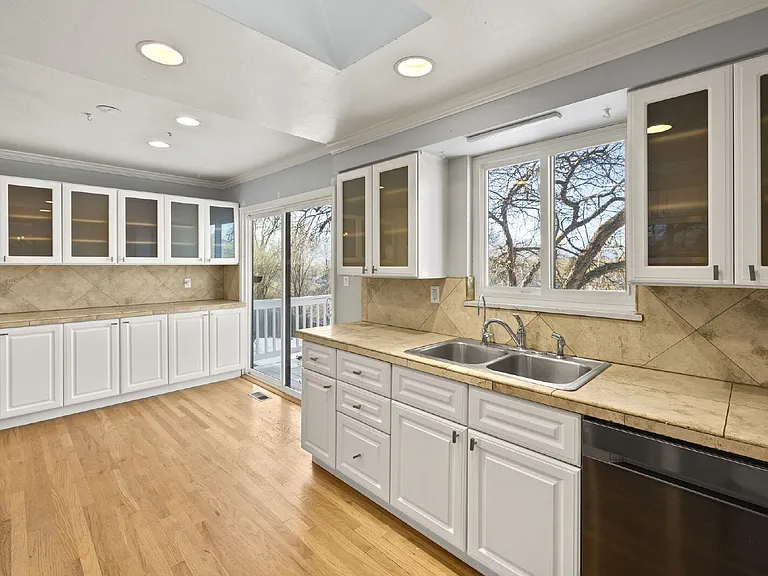 304 Cielo Vista St — Photo 14