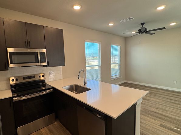 200 White Water Dr #816