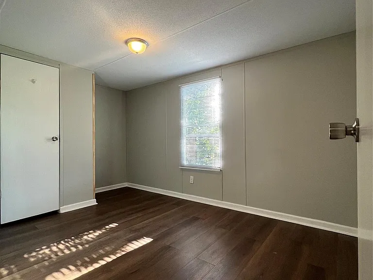 504 Oak Run Ct — Photo 6