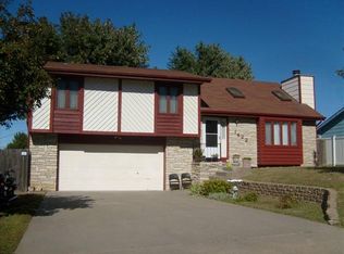 1422 Bluestem Cir, Junction City, KS 66441