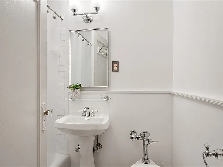 250 Beacon St #1B — Photo 5