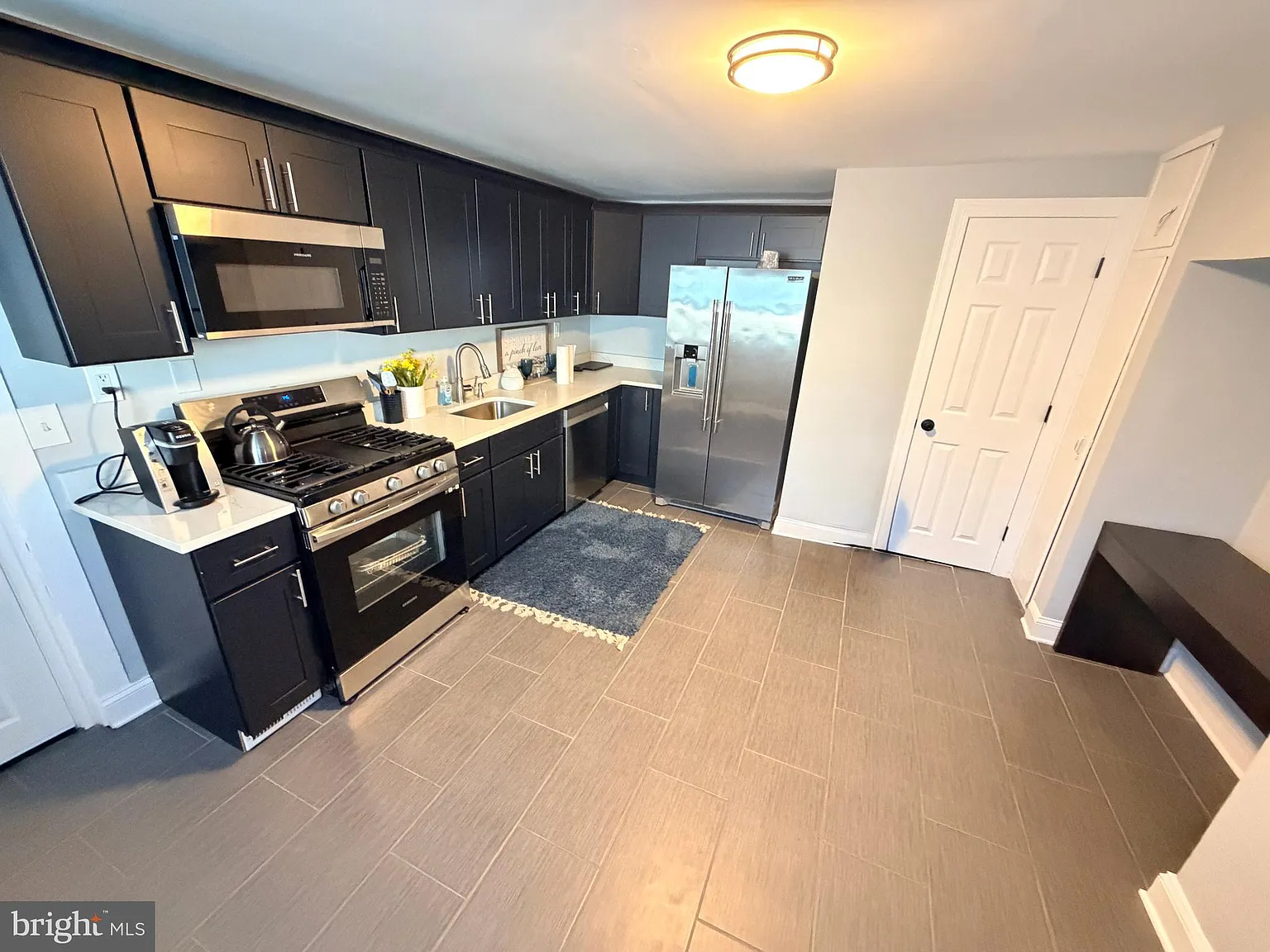 2 bed, 1.5 bath, 1100 sqft, $2,400 — Photo 3