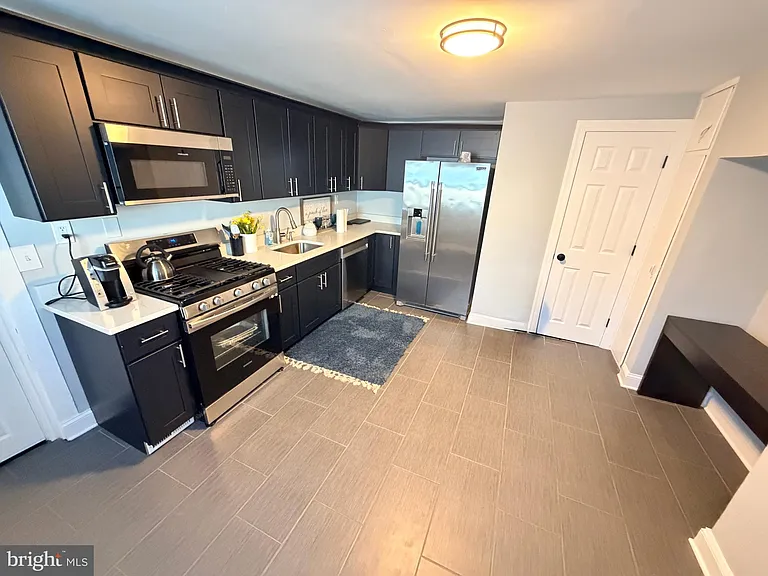 348 Farnsworth Ave #1R — Photo 3