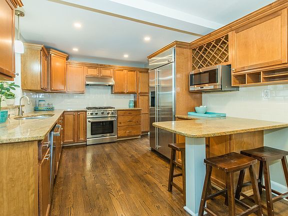 5th image of 21 Sterling Dr