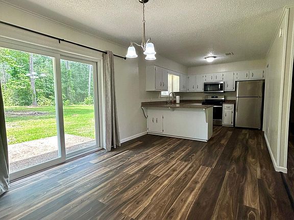5th image of 221 Belview Ln