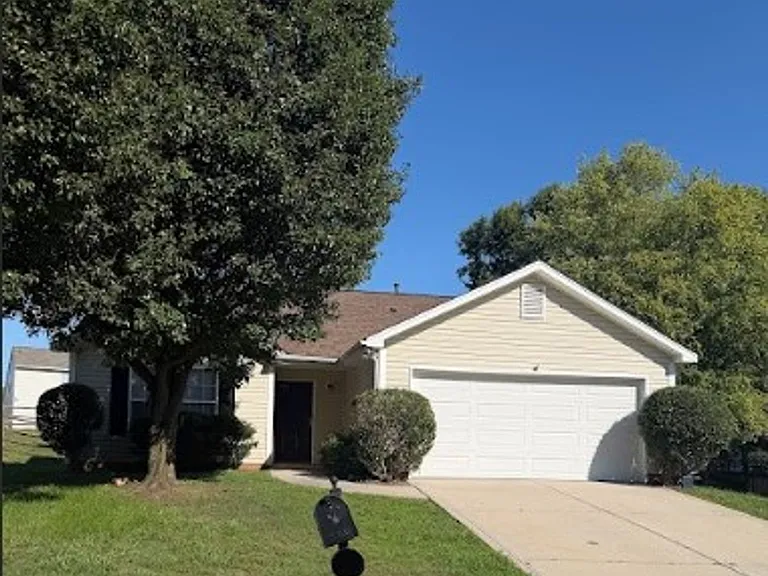 2420 Damascus Dr — Photo 1