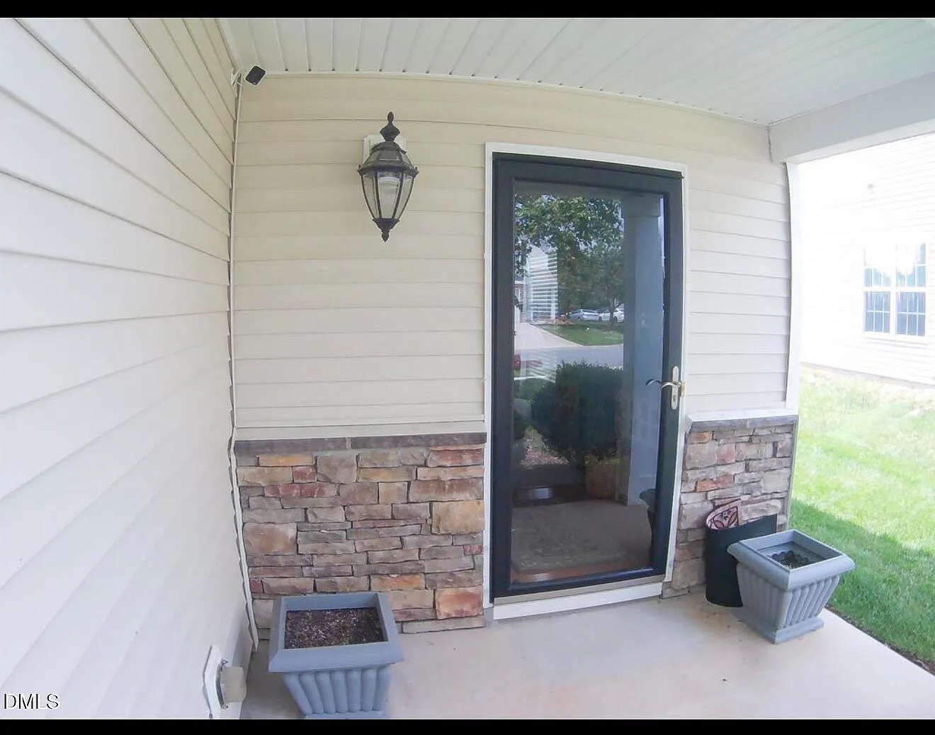3 bed, 2.5 bath, 1668 sqft, $2,025 — Photo 3
