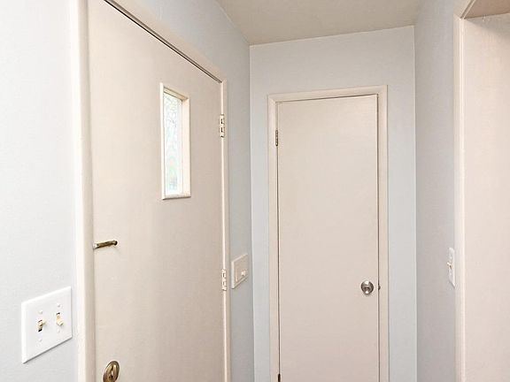 4th image of 2649 Losantiville Ave