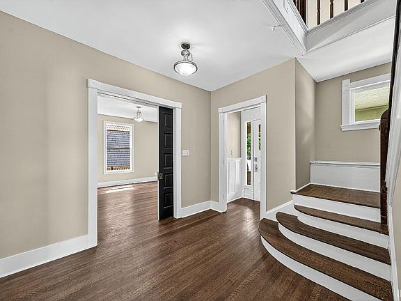 3rd image of 724 Portage Ave