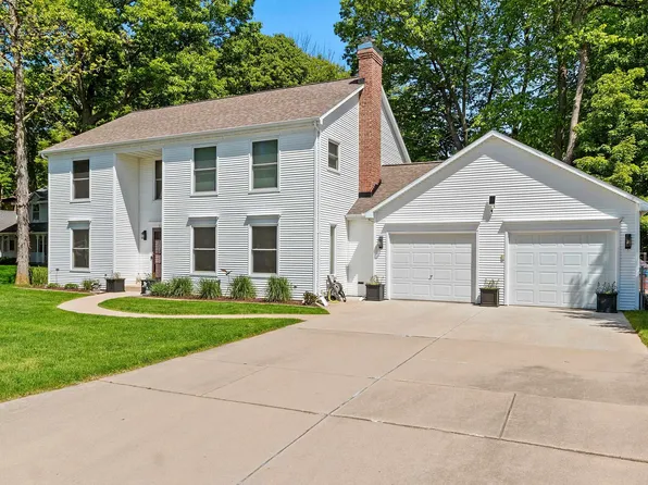 2595 Edgewood Ln, Green Bay, WI 54302