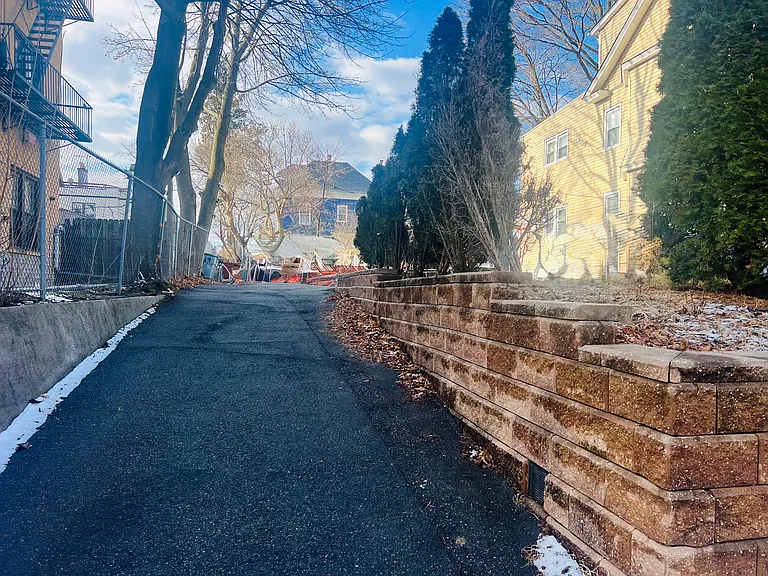 10-14 Noll Pl — Photo 2
