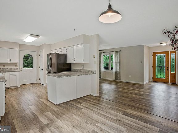 3rd image of 8070 Nursery Rd