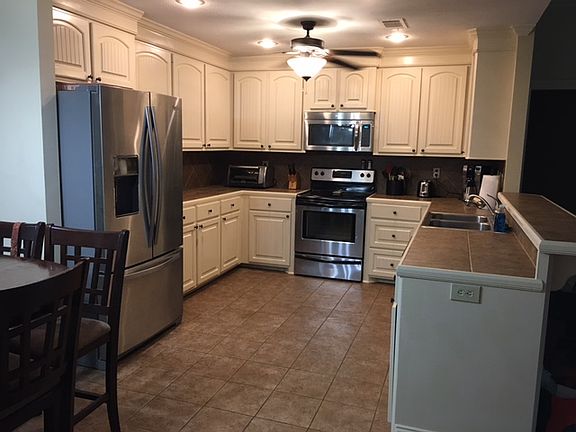 4th image of 530 Oak Park Cir