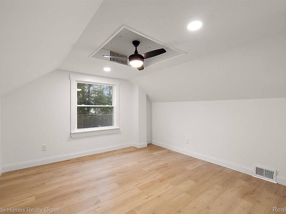 235 Flowerdale St, photo 21