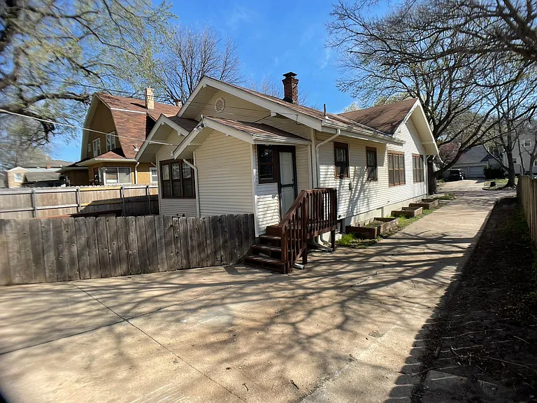 133 N Bluff Ave — Photo 5