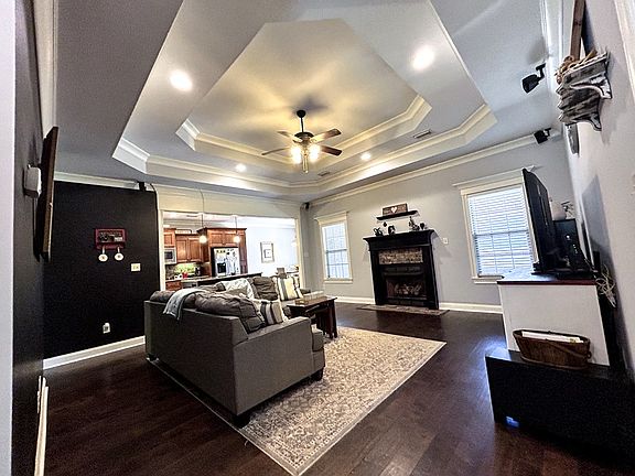 3rd image of 4428 Kenilworth Cir