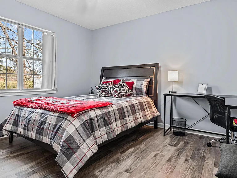 100 Woodstone Dr #18 — Photo 13