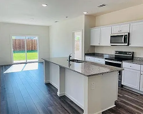 4 bed, 1850 sqft, $2,750 — Photo 2