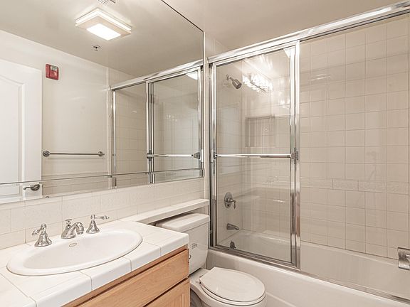 5th image of 3328 Oakhurst Ave APT 101