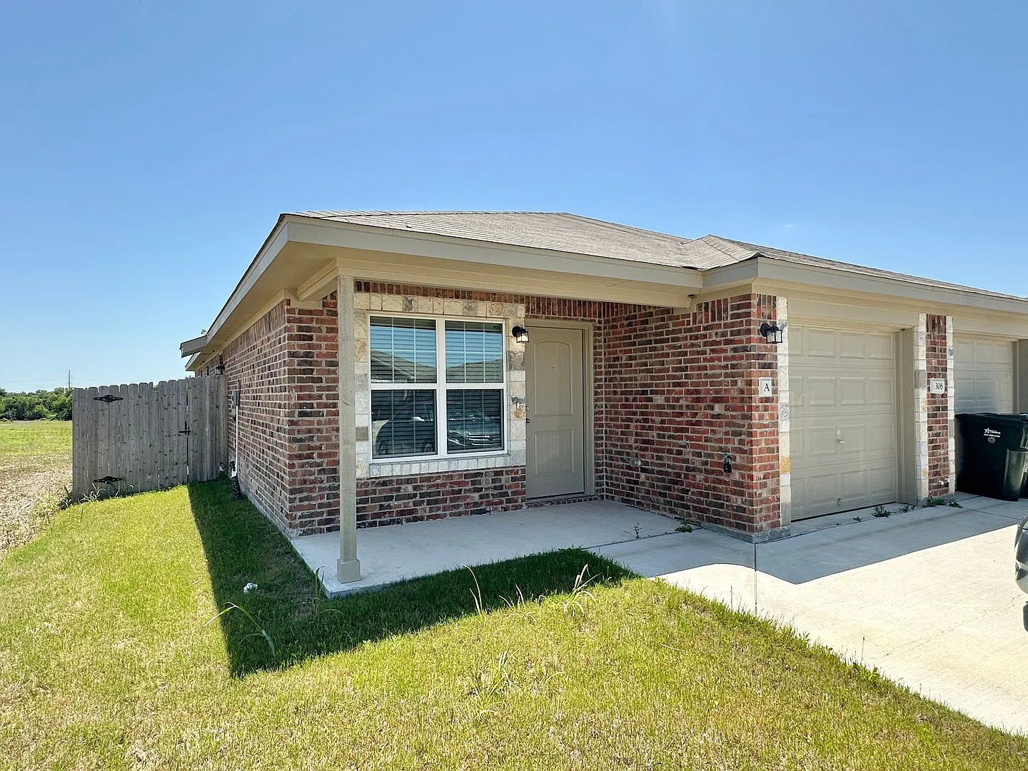 306 Dolphin — Photo 1