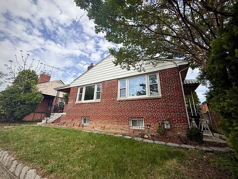 13th Pl NW — Photo 7