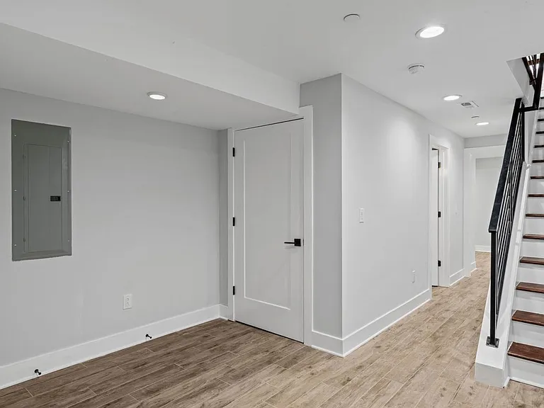 1410 N Marston St — Photo 53