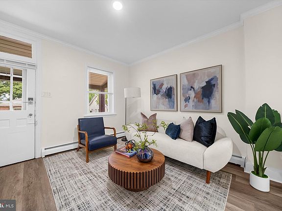 5th image of 825 Maple Ave
