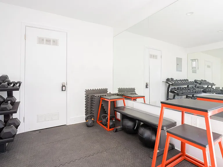 5807 Laurel Canyon Blvd — Photo 12