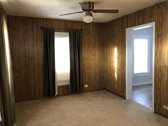 5th image of 404 N Center St